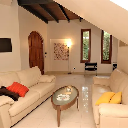 Nyaraló In With Pool And Garden Valderice